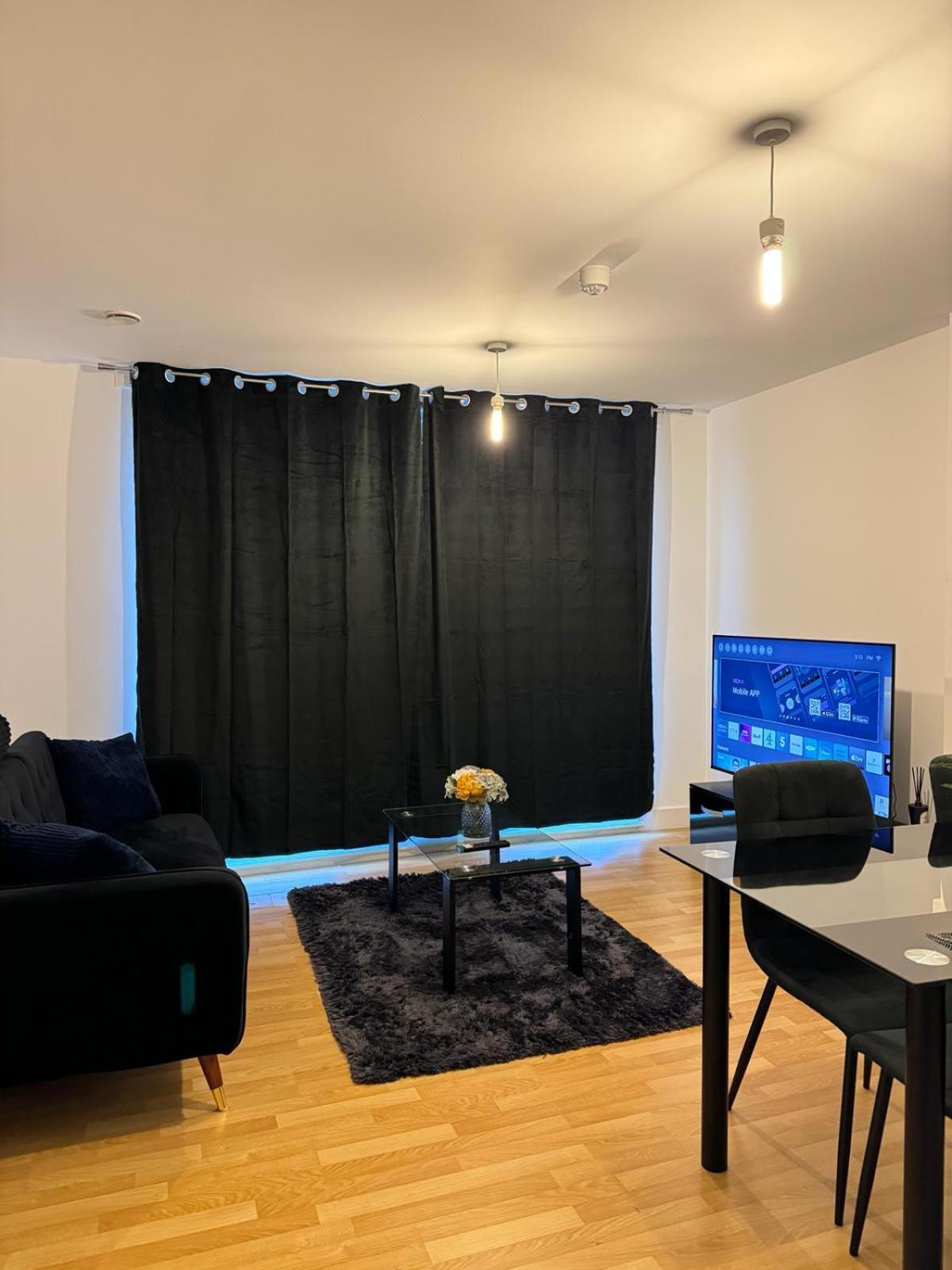 Spacious 2 Bedrooms Apartment In Stratford London Bagian luar foto