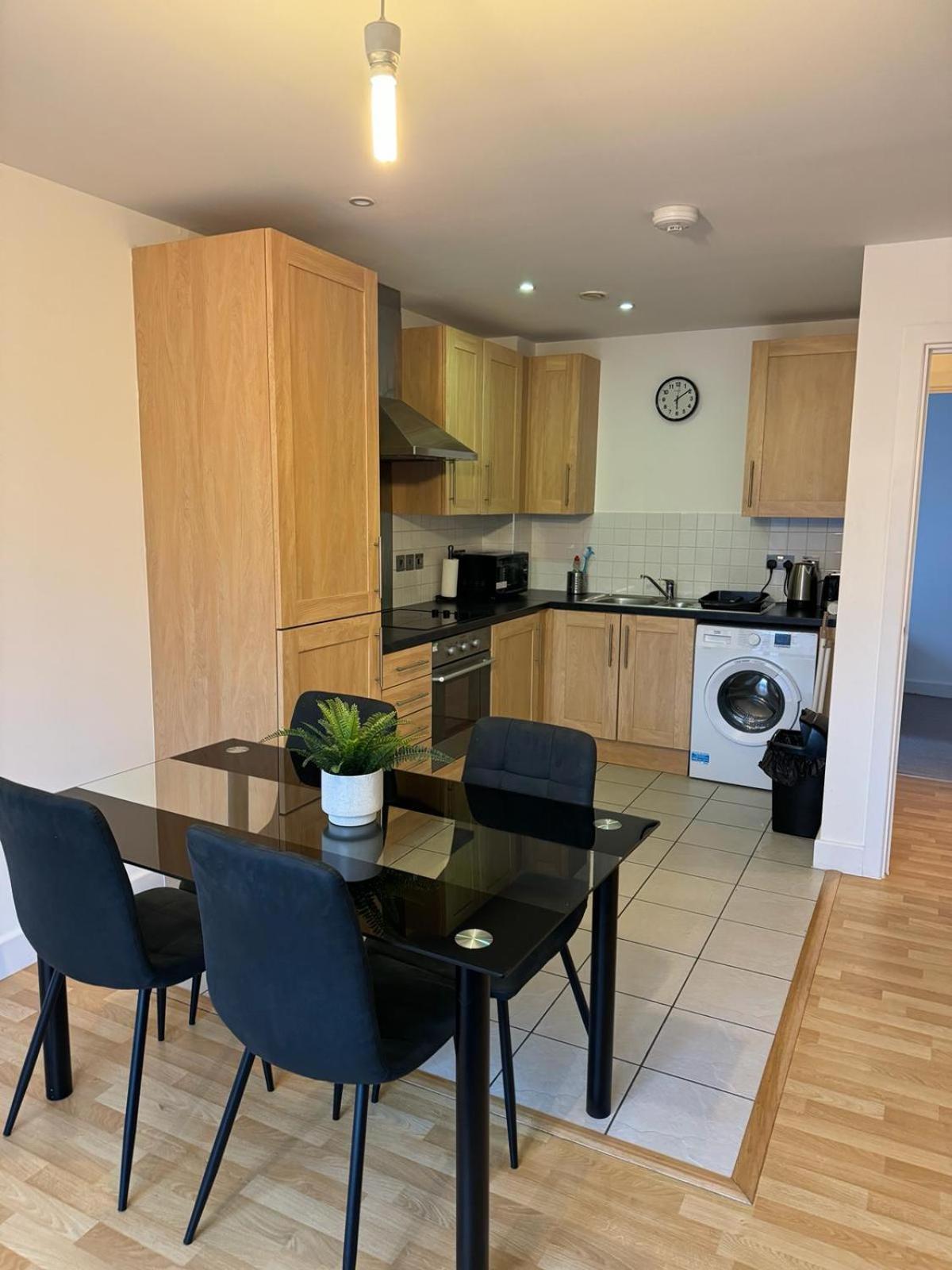 Spacious 2 Bedrooms Apartment In Stratford London Bagian luar foto
