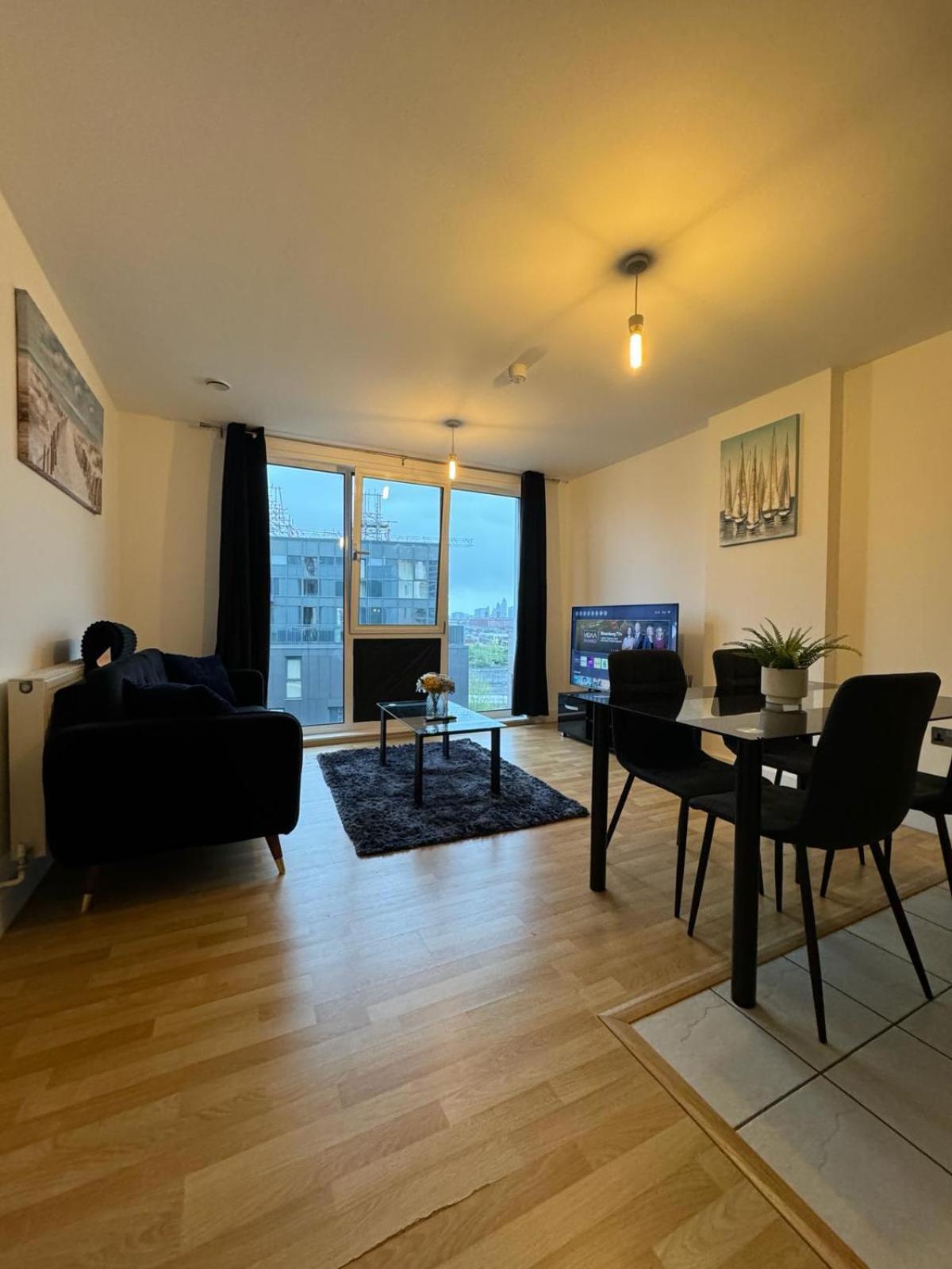 Spacious 2 Bedrooms Apartment In Stratford London Bagian luar foto
