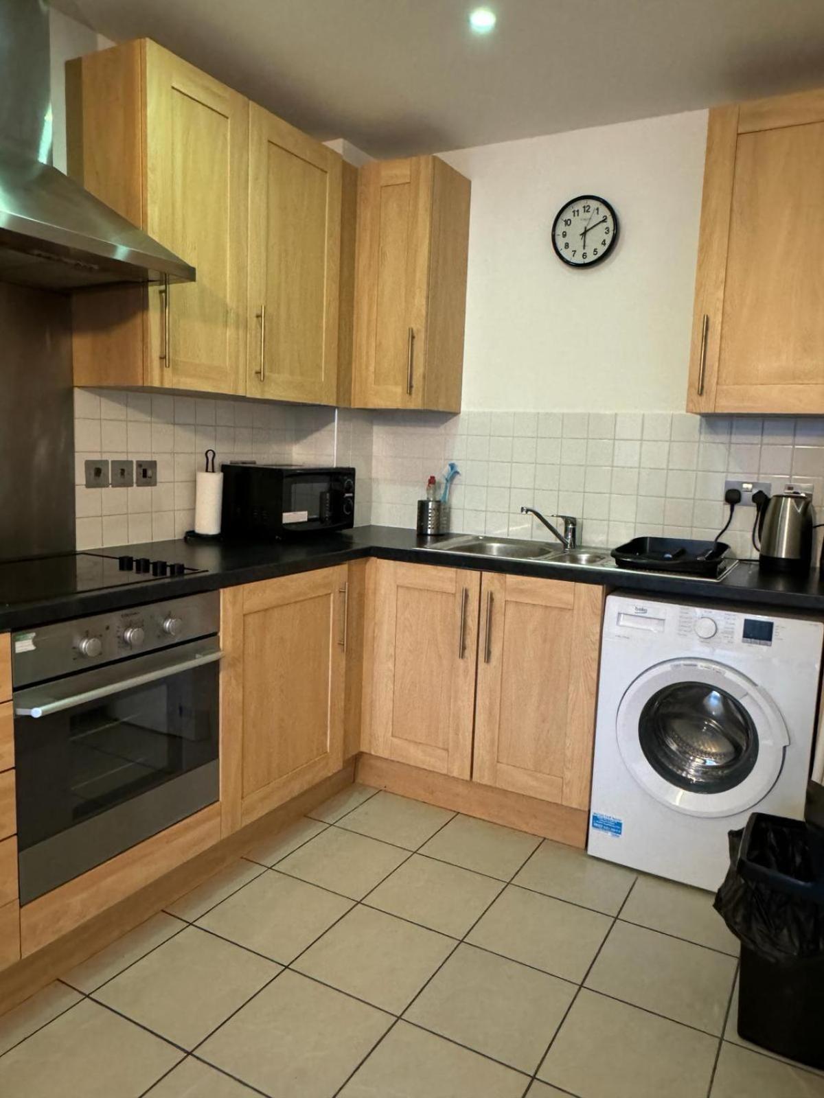Spacious 2 Bedrooms Apartment In Stratford London Bagian luar foto